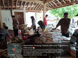 Penyaluran Bantuan Pangan Pengganti di Kalurahan Ponjong Berjalan Lancar